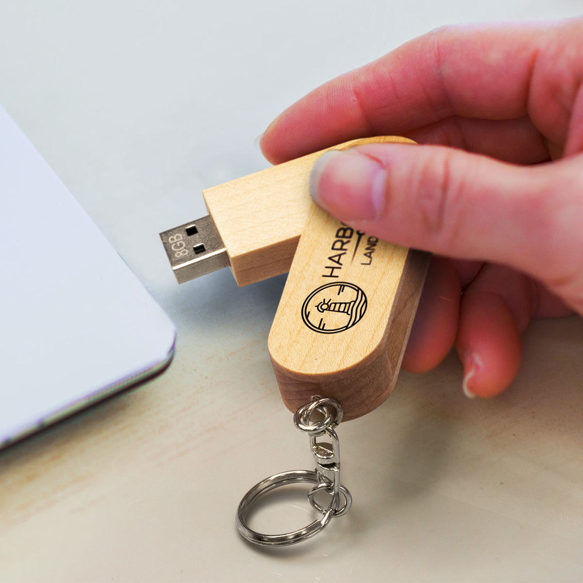 Maple 8GB Flash Drive - Feature
