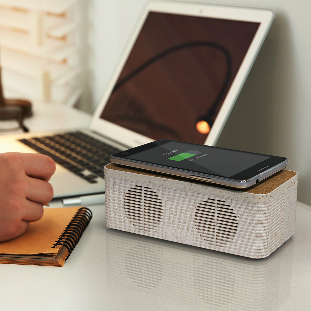 NATURA Oaken Speaker Wireless Charger - Feature