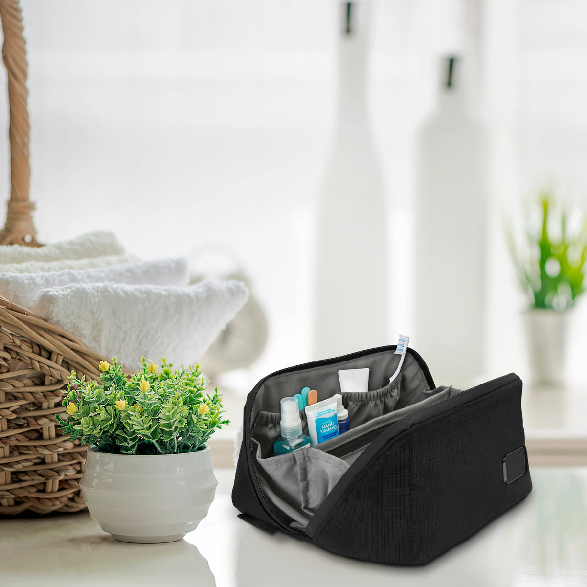 SPICE Waste2Gear Dopp Kit - Feature