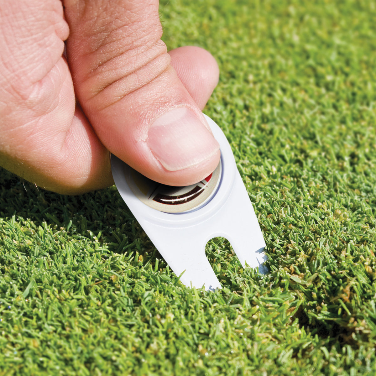 Golf Divot Repairer with Marker - Feature