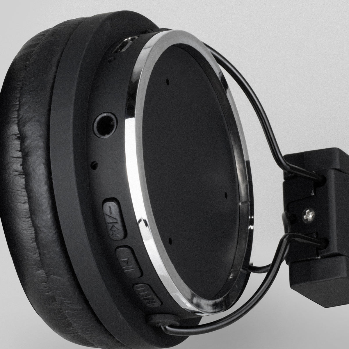 Opus Bluetooth Headphones - Detail