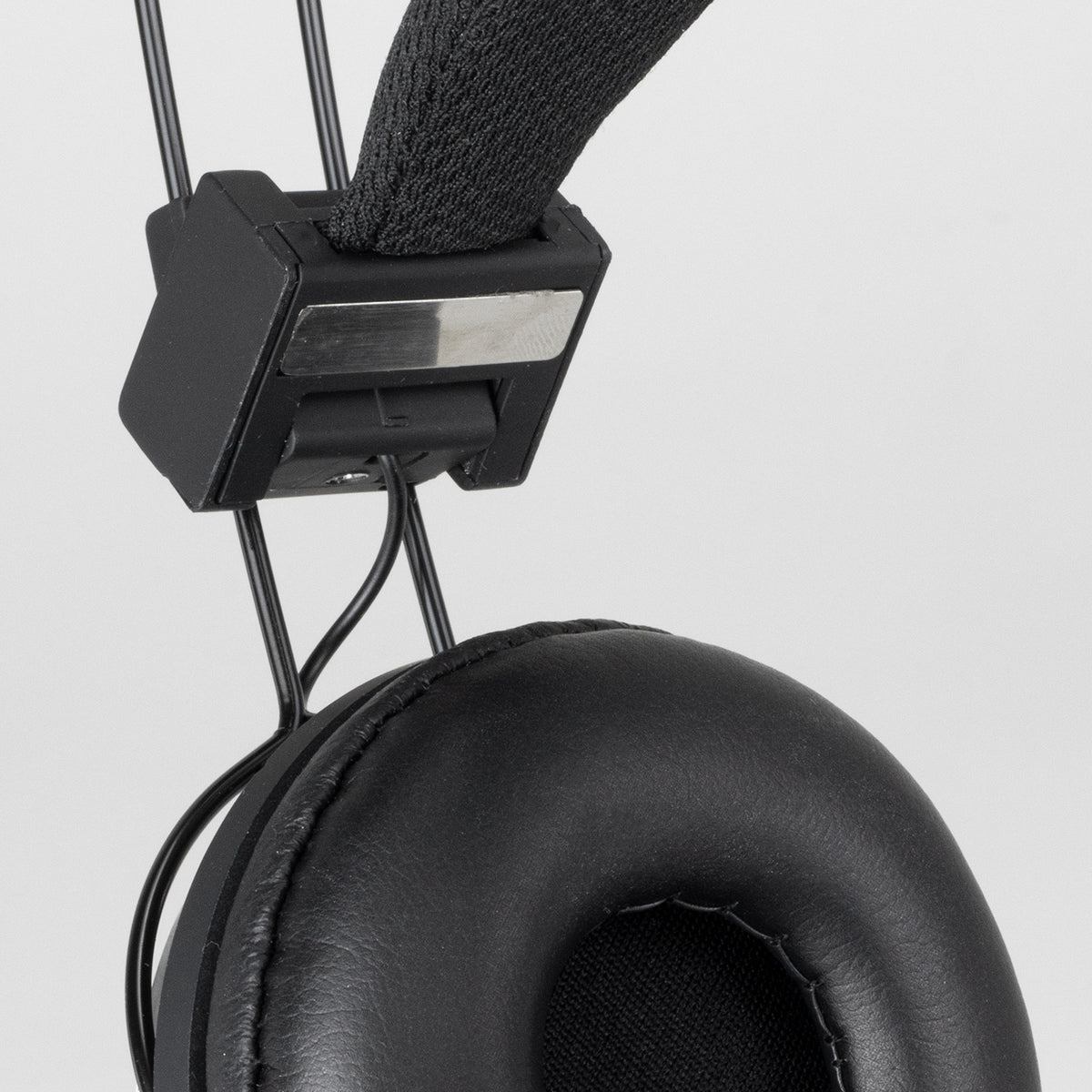 Opus Bluetooth Headphones - Detail