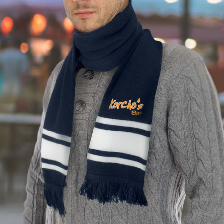 Commodore Scarf - Feature