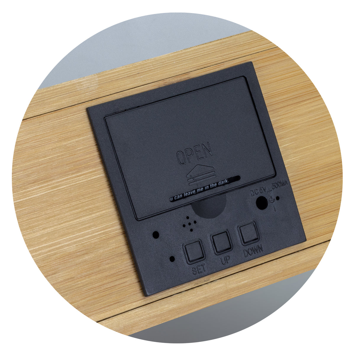 Bamboo Wireless Charging Clock - Detail