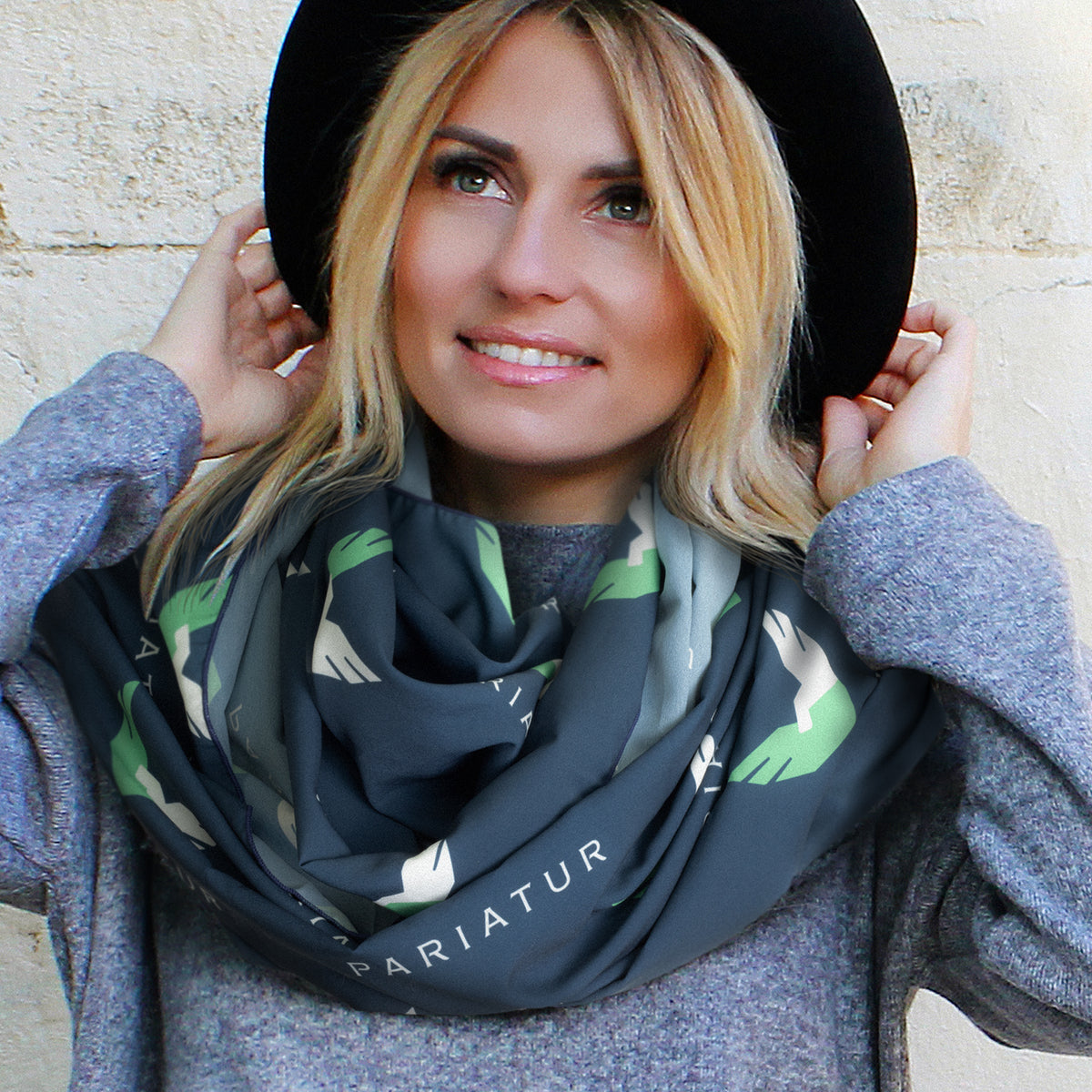 Berlin Infinity Scarf - Feature