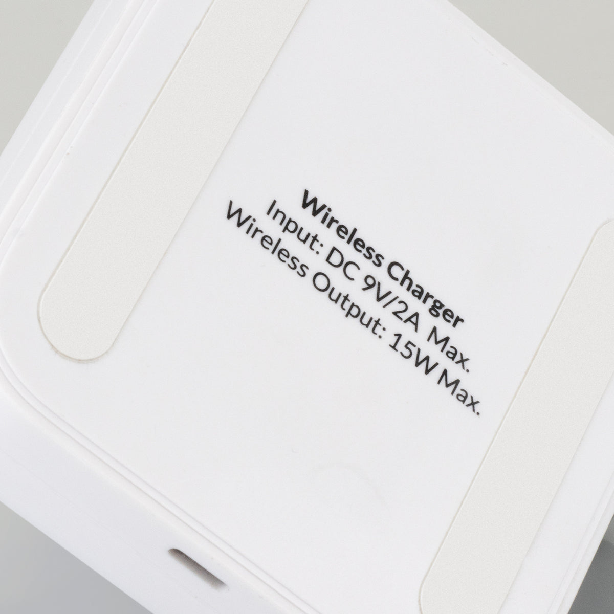Flex Wireless Fast Charging Stand - Detail
