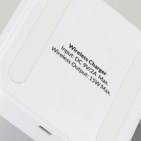 Flex Wireless Fast Charging Stand - Detail