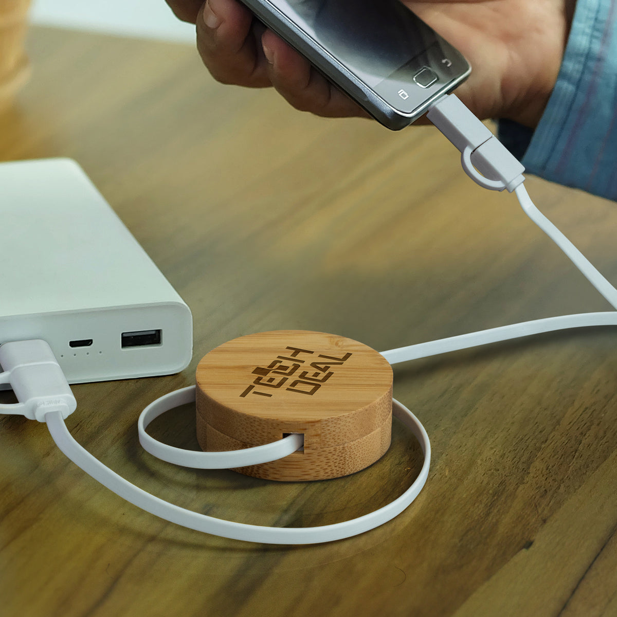 Bamboo Retractable Charging Cable - Feature