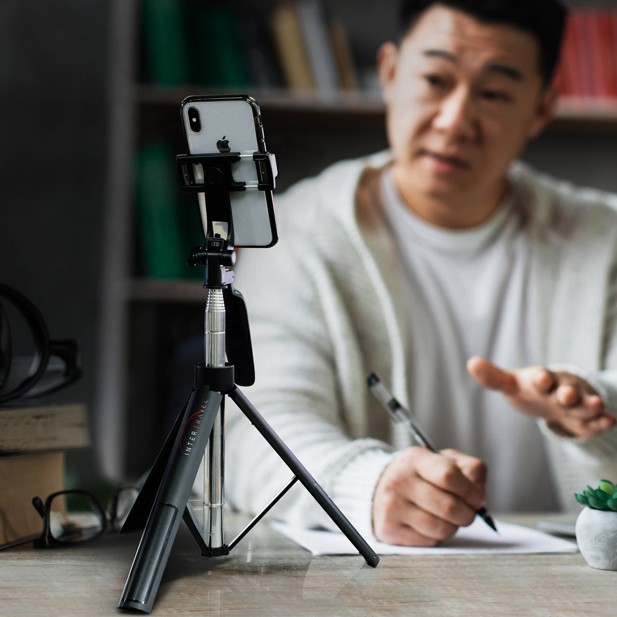 Creator Selfie Stick Tripod - Feature
