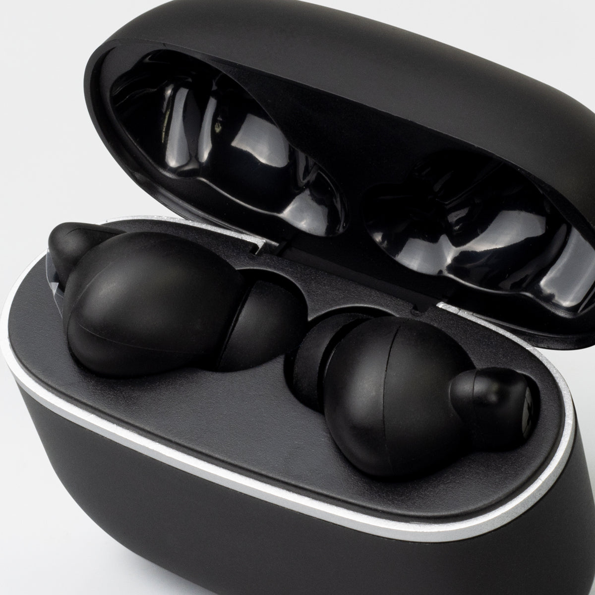 Swiss Peak TWS Earbuds 2.0 - Detail
