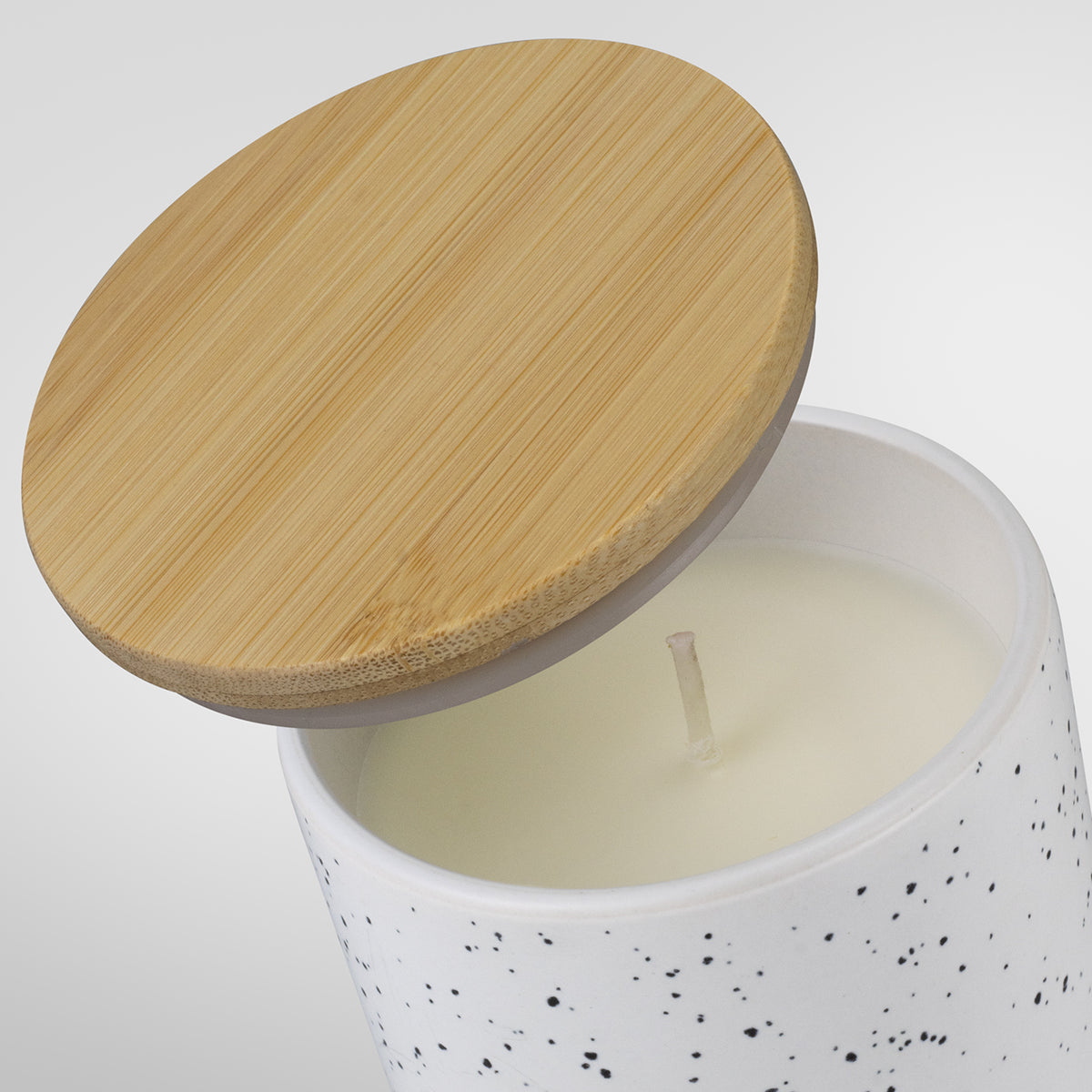 NATURA Candle with Bamboo Lid - Detail