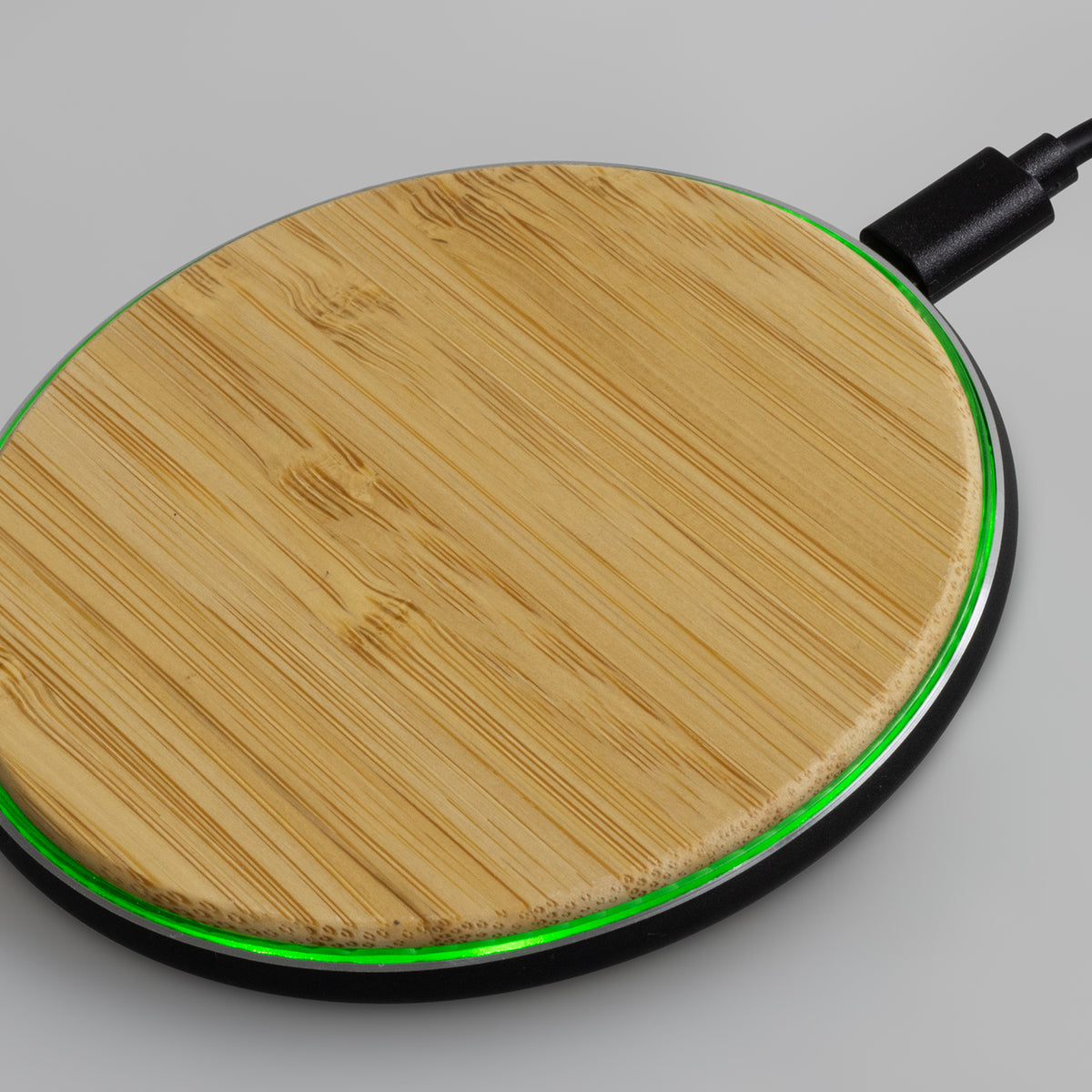 Bamboo 15W Wireless Fast Charger - Detail