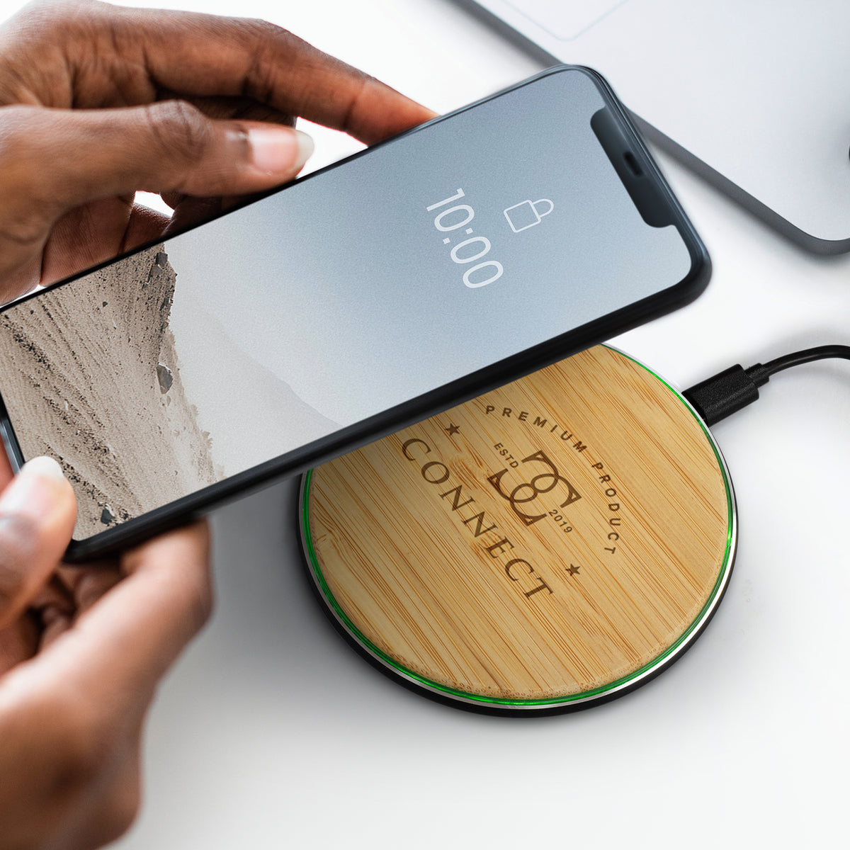 Bamboo 15W Wireless Fast Charger - Feature