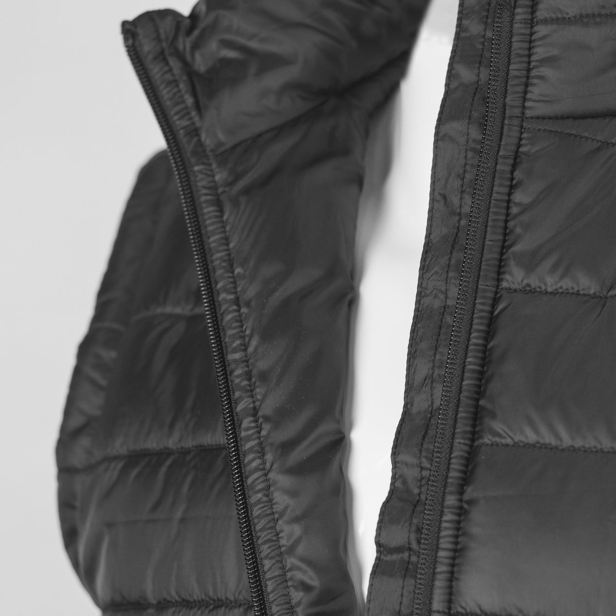 TRENDSWEAR Payton Unisex Puffer Vest - Detail