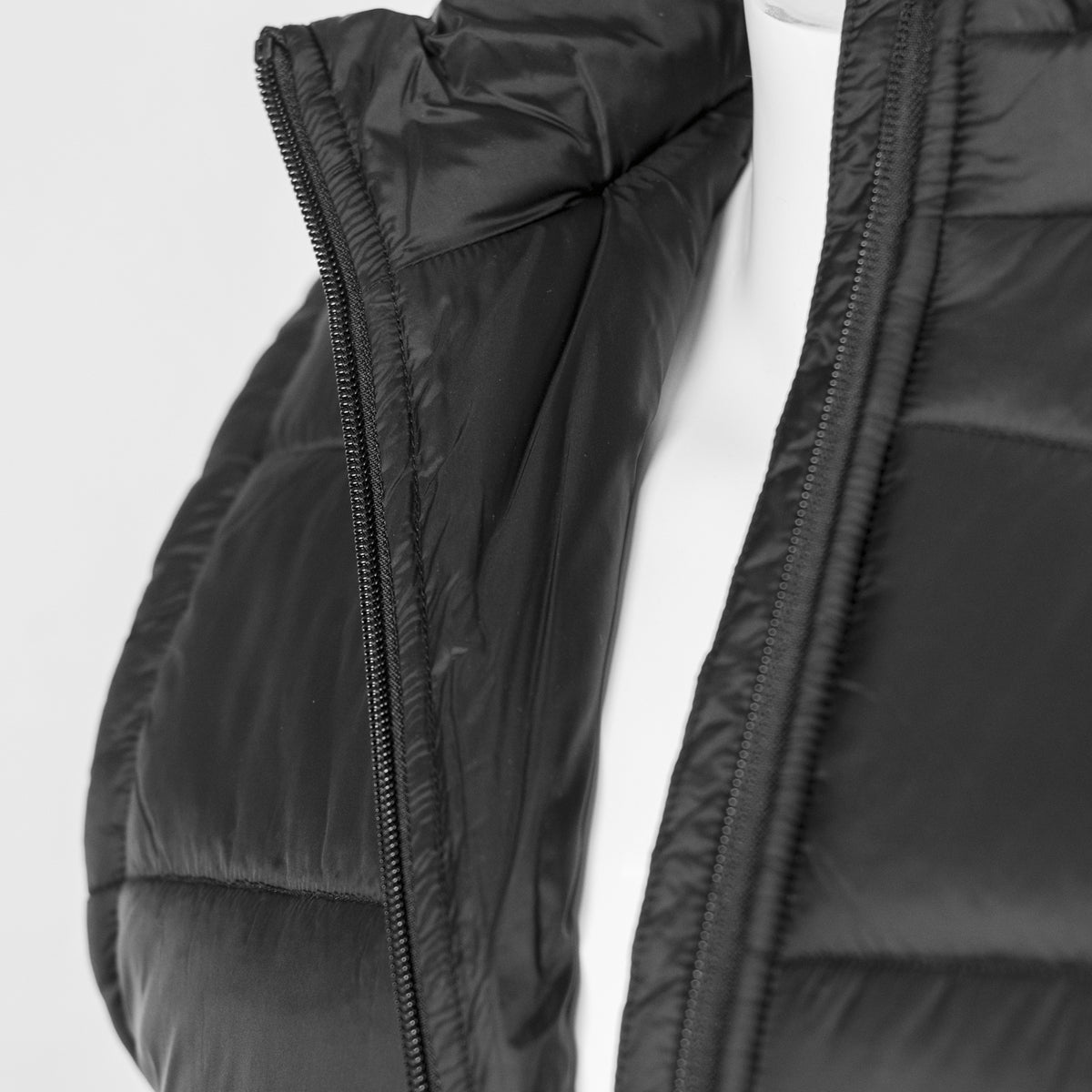 TRENDSWEAR Milford Mens Puffer Vest - Detail