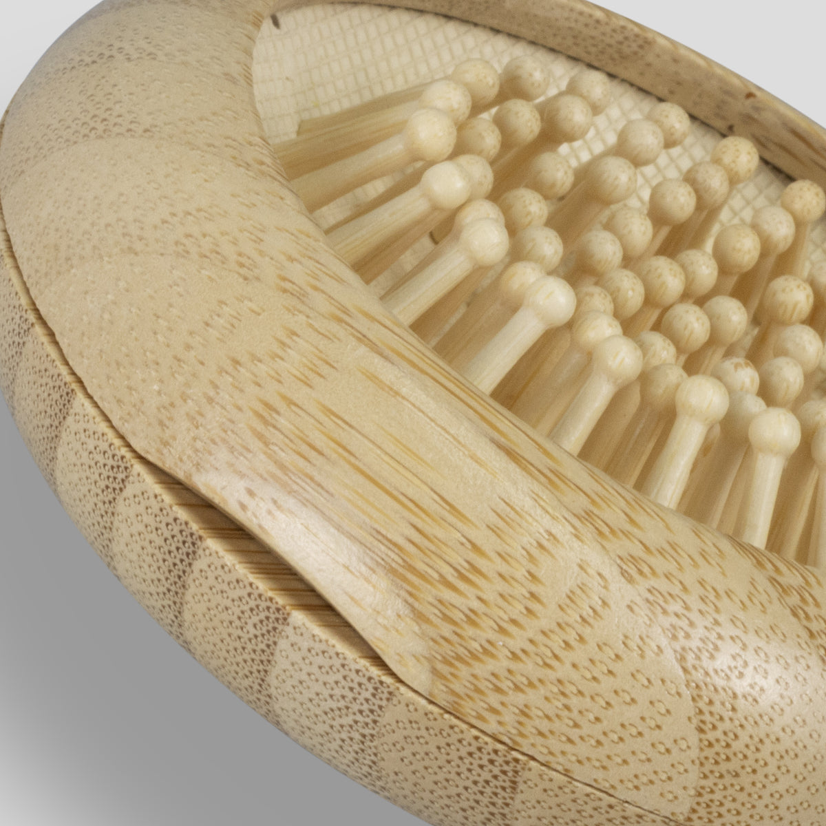 NATURA Bamboo Brush and Mirror - Detail
