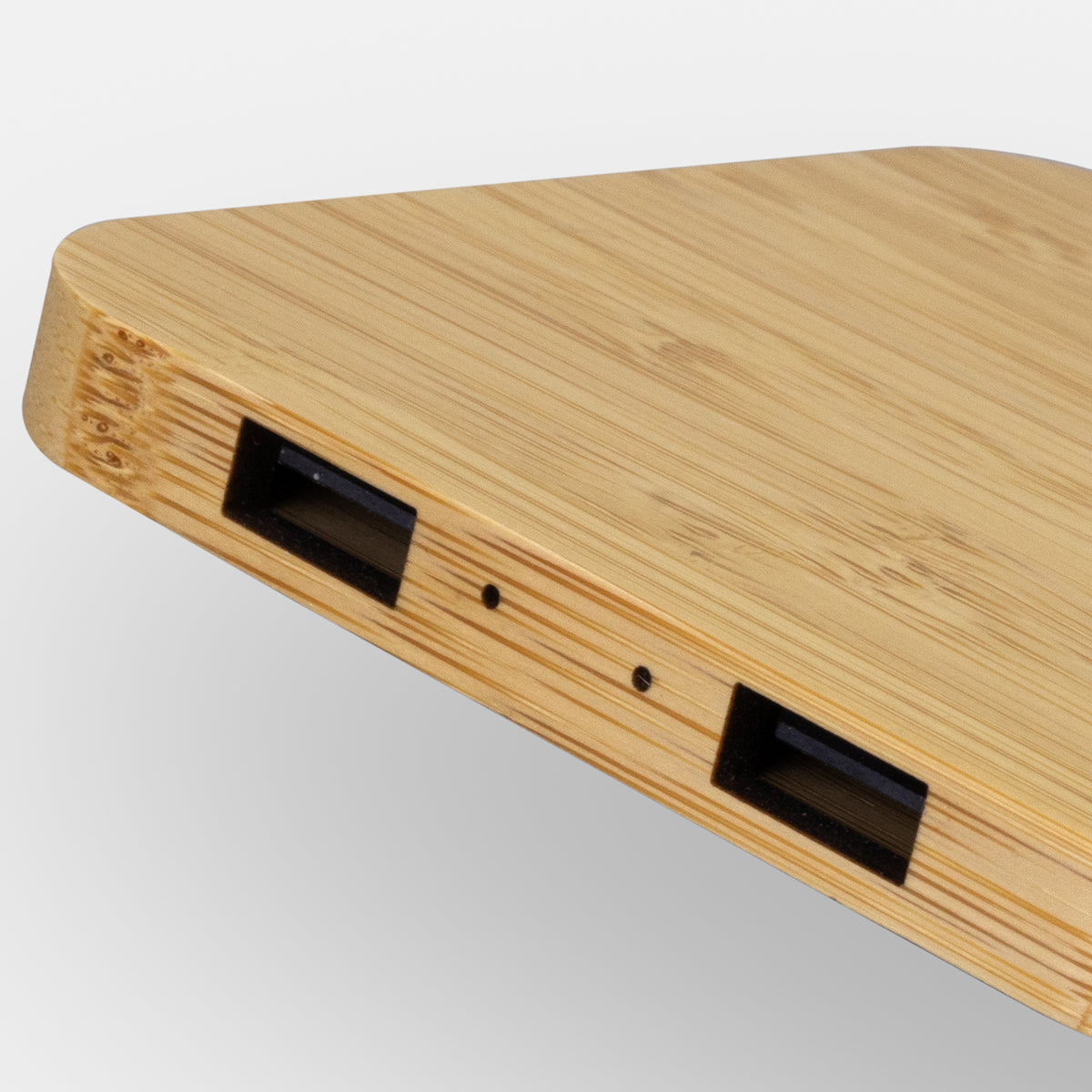 NATURA Bamboo Wireless Fast Charging Hub - Detail