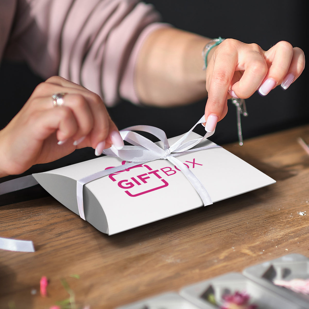 Pillow Box - Medium - Feature