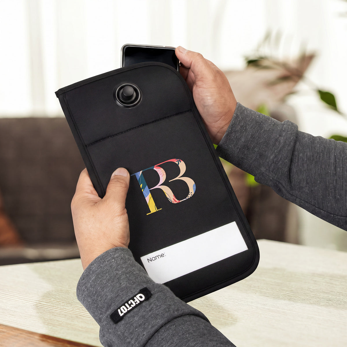 PhoneLocker Lockable Phone Pouch - Feature