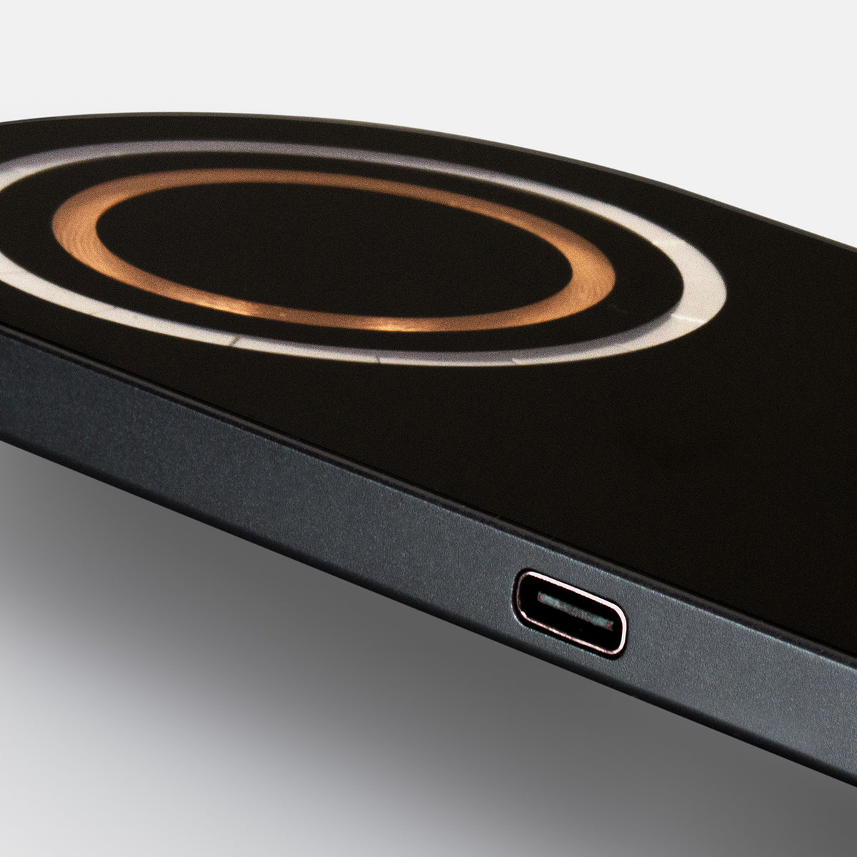 INGENIO Arc Dual Wireless Charger - Detail
