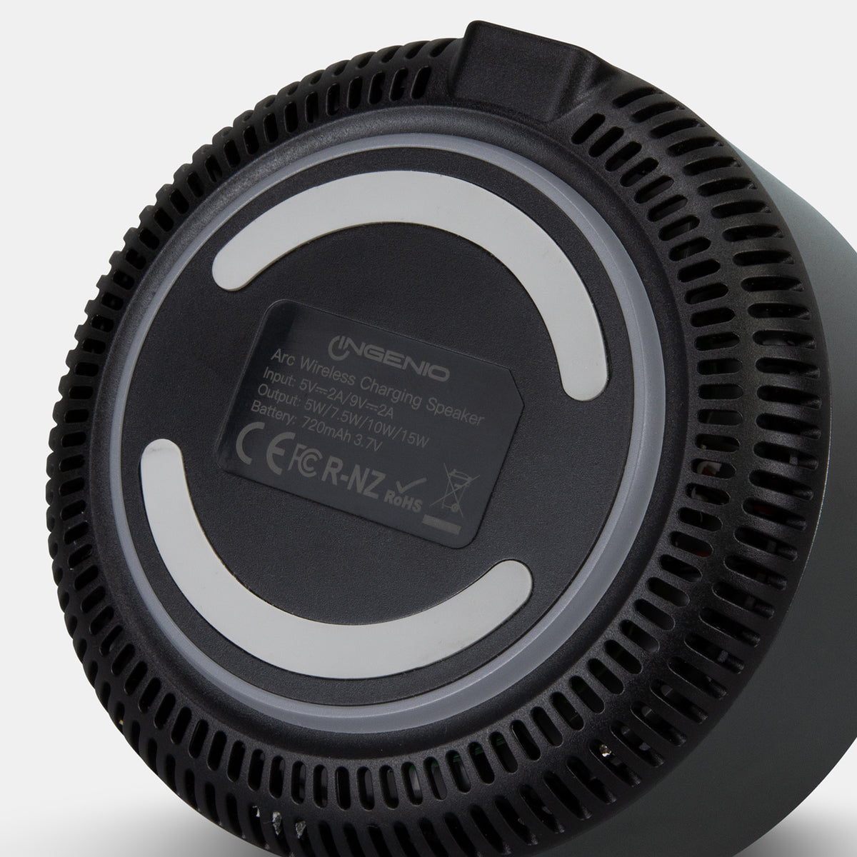 INGENIO Arc Wireless Charging Speaker - Detail