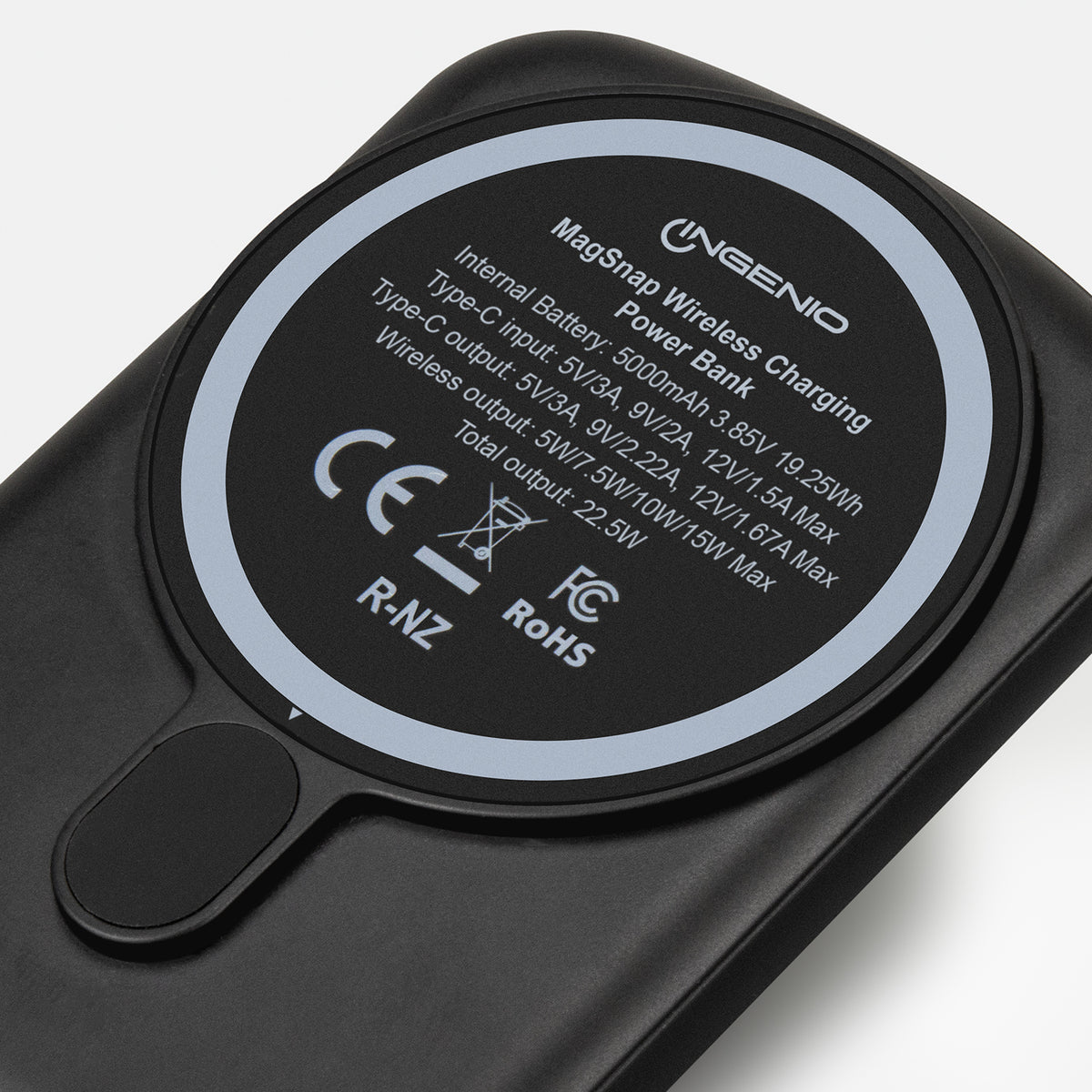 INGENIO MagSnap Wireless Charging Power Bank - Detail