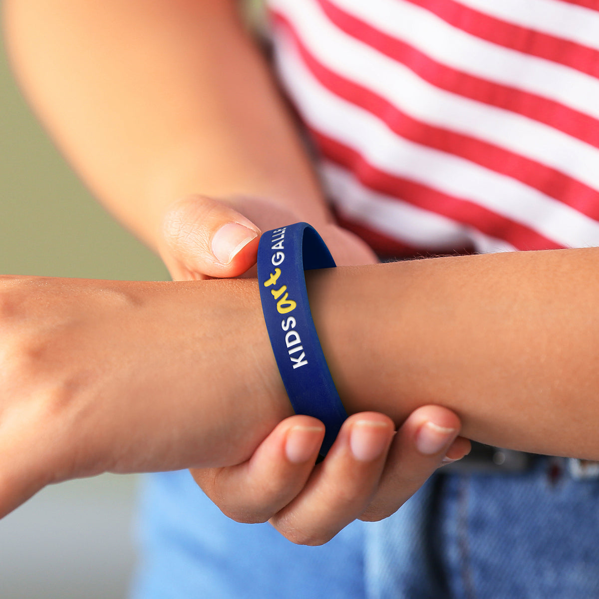 Kids Silicone Wrist Band - Debossed - Feature
