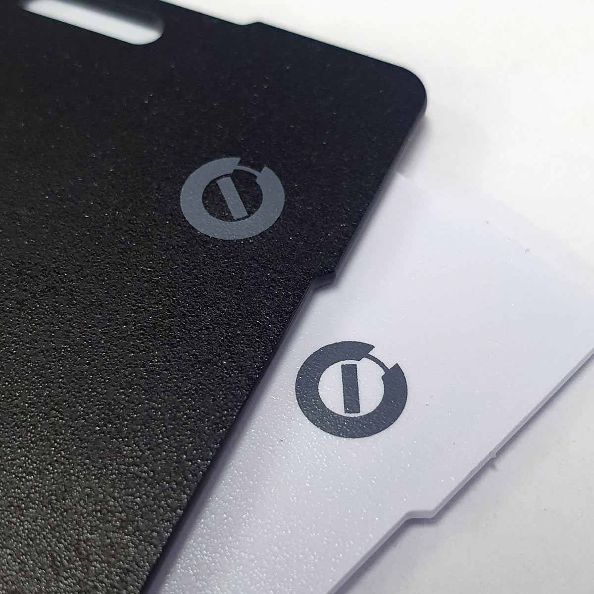 Carbon Bluetooth Tracker - Detail