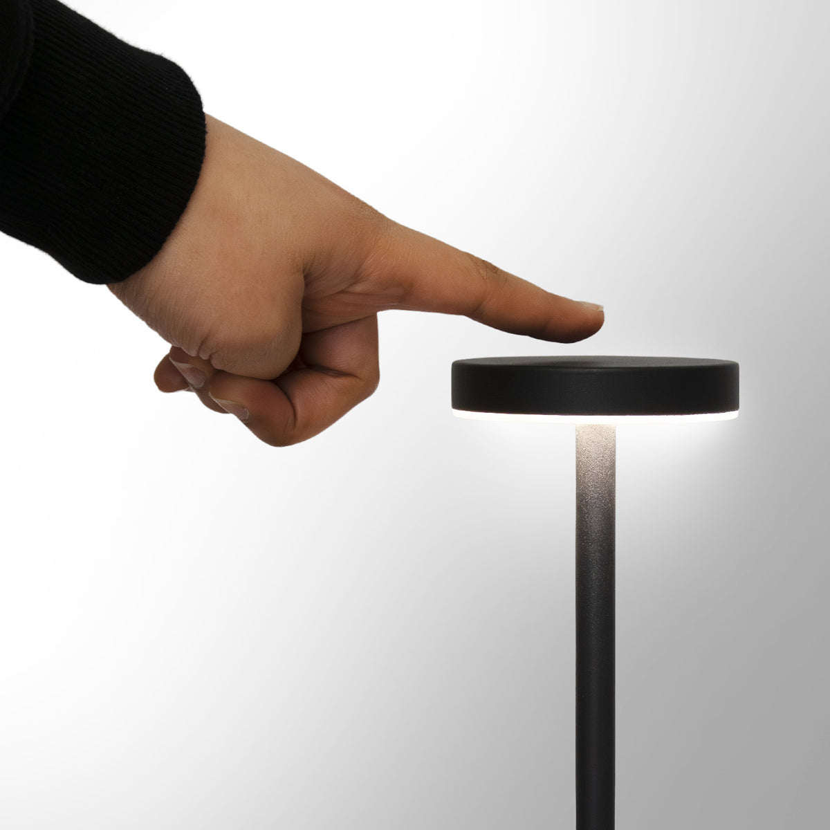 Nouveau Rechargeable Table Lamp - Detail
