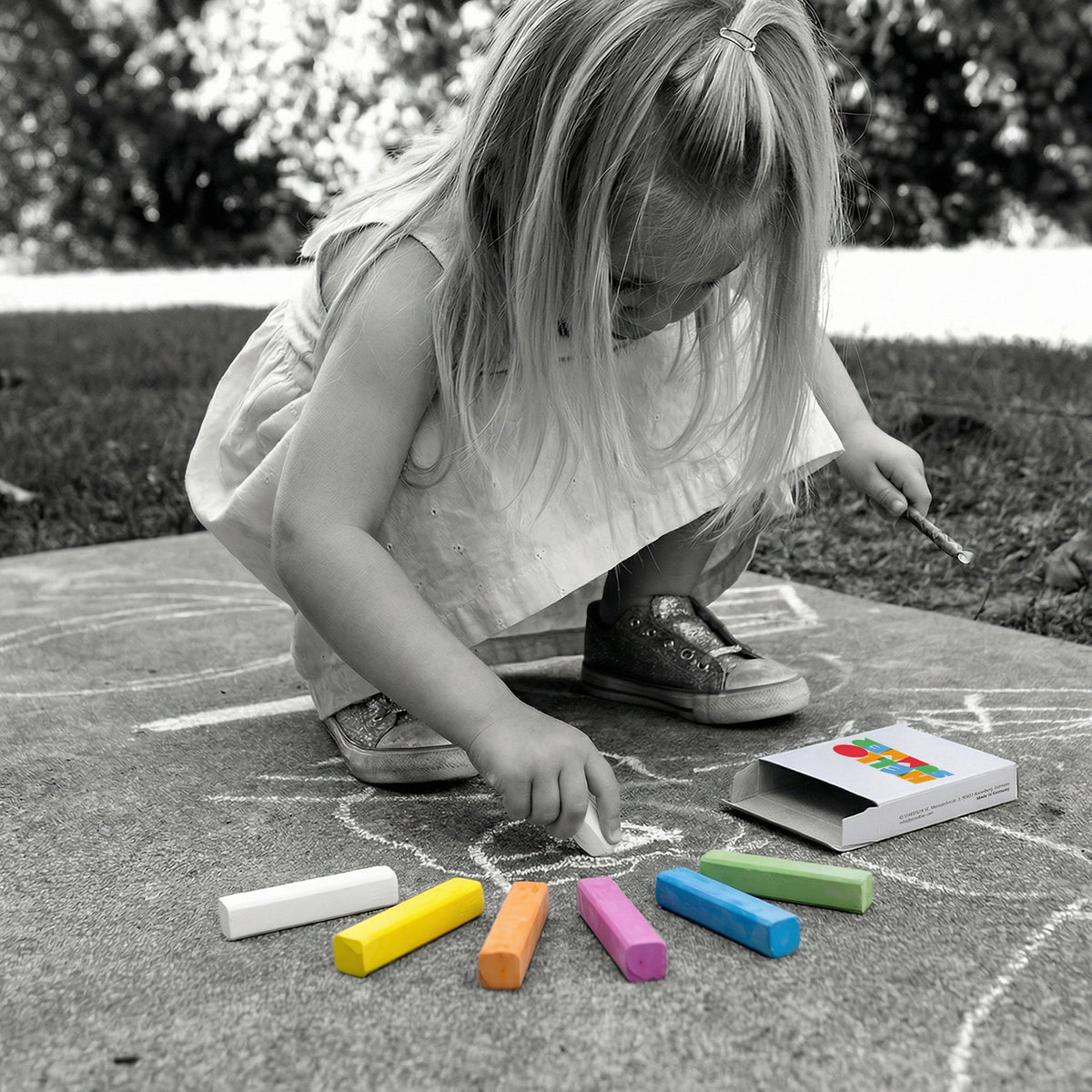 STAEDTLER Assorted Sidewalk Chalk Set - Feature