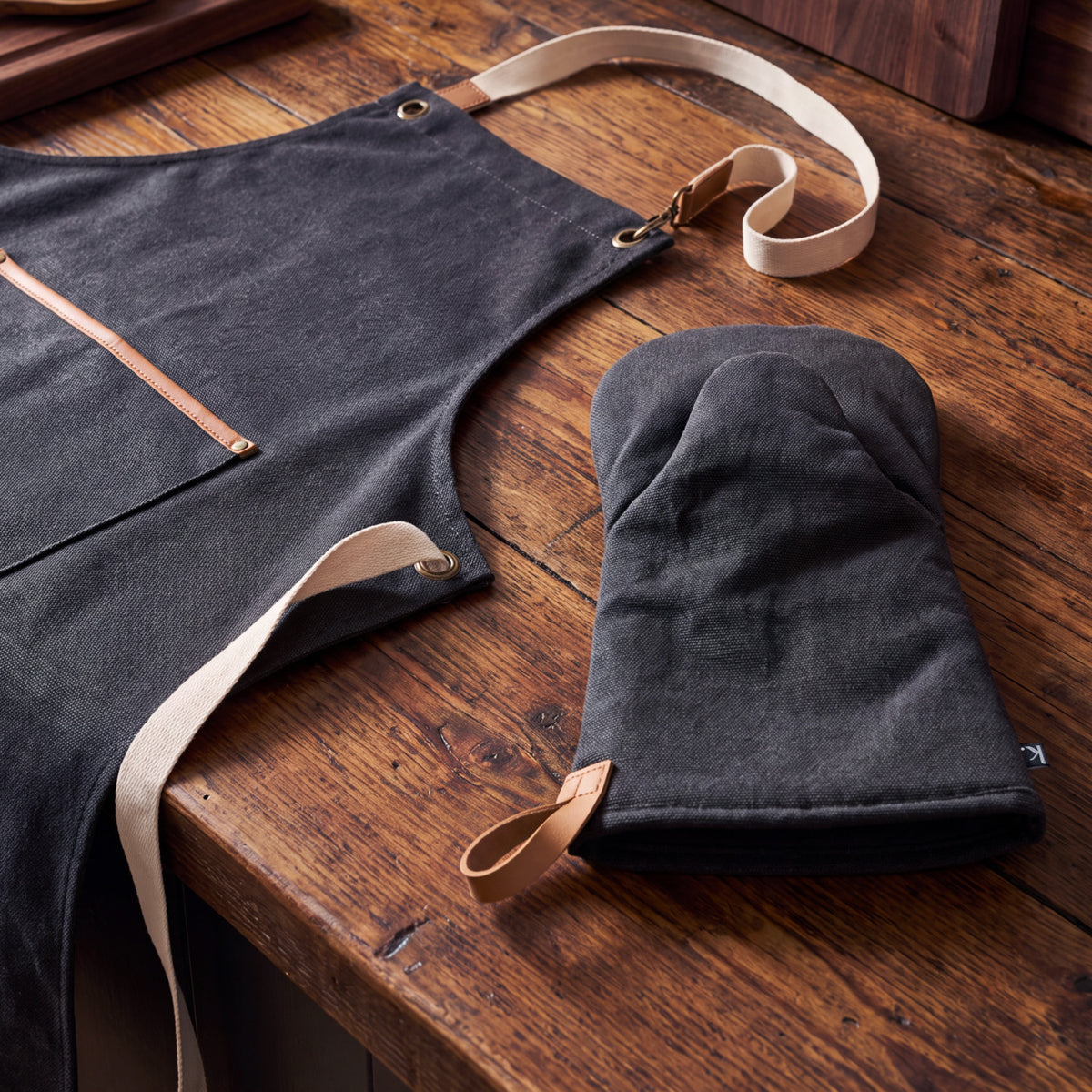 Keepsake Canvas Apron & Oven Mitt Set - Feature